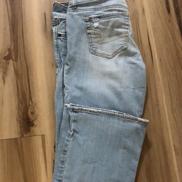 AMERICAN EAGLE BUTTON DISTRESSED Light Blue Jeans. Size 6R. #2. American Eagle - Picture 13 of 14